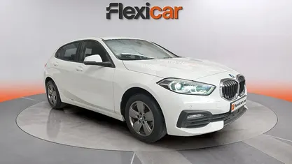 Usado BMW 118 Comfort Edition 137 CV (100 kW) 2021 Blanco Utilitario