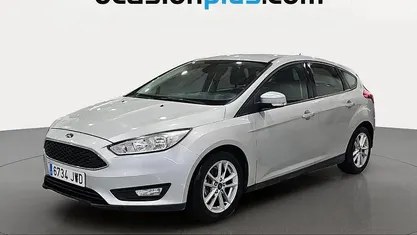 Usado Ford Focus Trend+ 125 CV (91 kW) 2017 Gris plata Utilitario