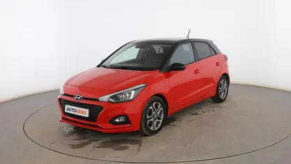 Usado Hyundai i20 100 CV (73 kW) 2019 Rojo Utilitario