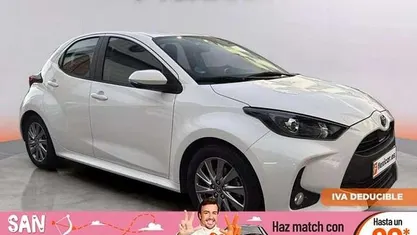 Usado Toyota Yaris Hybrid Active 116 CV (85 kW) 2022 Blanco Utilitario
