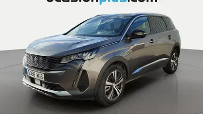 Usado Peugeot 5008 Allure 131 CV (96 kW) 2023 Gris plata SUV