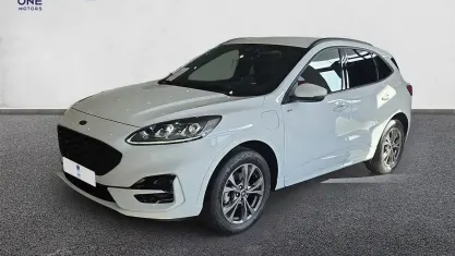 Usado Ford Kuga ST-Line X 225 CV (165 kW) 2023 Blanco SUV