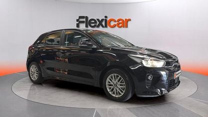Usado Kia Rio 101 HP (74 kW) 2020 Preto Sedan