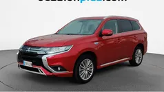 Rojo Usado 2020 Mitsubishi Outlander P-HEV Motion SUV | 22.082 € (Buen precio)