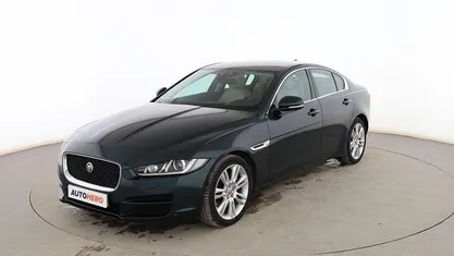 Usado Jaguar XE Prestige 180 CV (132 kW) 2016 Verde Berlina