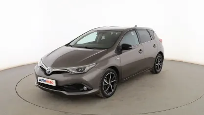 Usado Toyota Auris Hybrid Advance 136 CV (100 kW) 2017 Gris Berlina