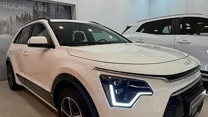 Blanco Nuevo 2025 Kia Niro SUV | 35.990 € (Precio justo)