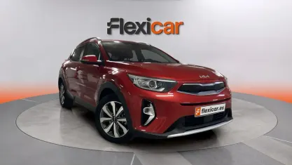 Usado Kia Stonic 101 CV (74 kW) 2022 Rojo SUV