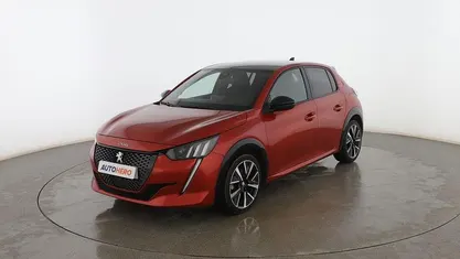 Usado Peugeot 208 GT-line 101 CV (74 kW) 2020 Rojo Utilitario
