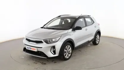 Usado Kia Stonic 101 CV (74 kW) 2022 Plata SUV