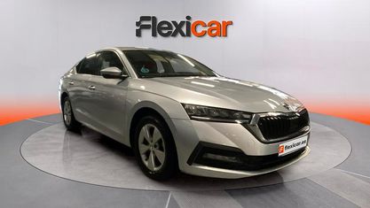 Käytetty Skoda Octavia Ambition 116 HP (85 kW) 2022 Harmaa Sedan