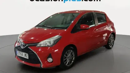 Usado Toyota Yaris Active 99 CV (72 kW) 2017 Rojo Utilitario