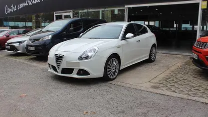Usado 2011 Alfa Romeo Giulietta Distinctive Utilitario | 6950 € (Precio justo)