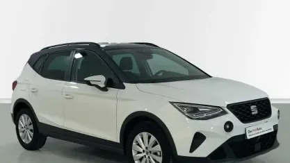 Käytetty Seat Arona Style 115 HP (84 kW) 2025 Valkoinen Katumaasturi