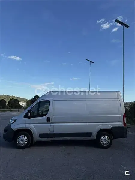 Usado Peugeot Boxer 86 CV (63 kW) 2000 Gris / plata Van