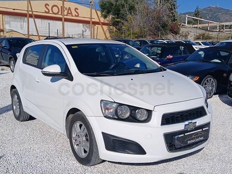 Usado Chevrolet Aveo LT 100 CV (73 kW) 2014 Blanco Berlina