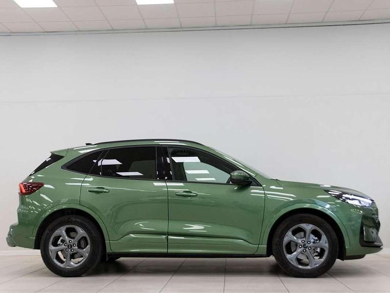 Usado Ford Kuga ST-Line 150 CV (110 kW) 2024 Verde SUV