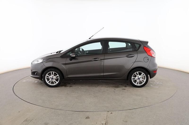 Usado Ford Fiesta Trend 82 CV (60 kW) 2017 Gris Berlina