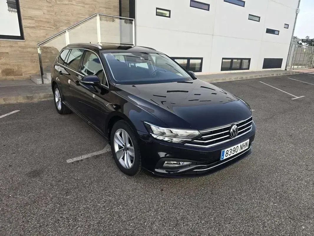 Usado VW Passat Business 122 CV (89 kW) 2021 Negro Familiar
