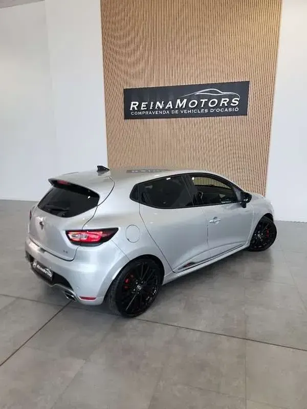 Usado Renault Clio Trophy 220 CV (161 kW) 2017 Gris Utilitario