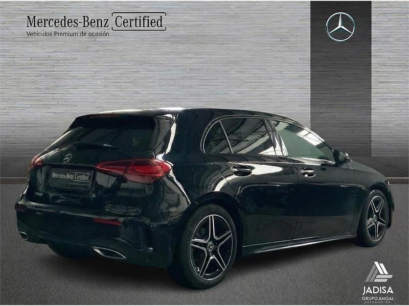 Usado Mercedes A180 AMG line 136 CV (100 kW) 2025 Negro noche Berlina