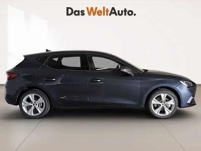 Usado Seat Leon FR 204 CV (150 kW) 2025 Gris Berlina