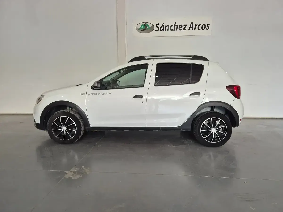 Usado Dacia Sandero Lauréate 90 CV (66 kW) 2017 Blanco Utilitario
