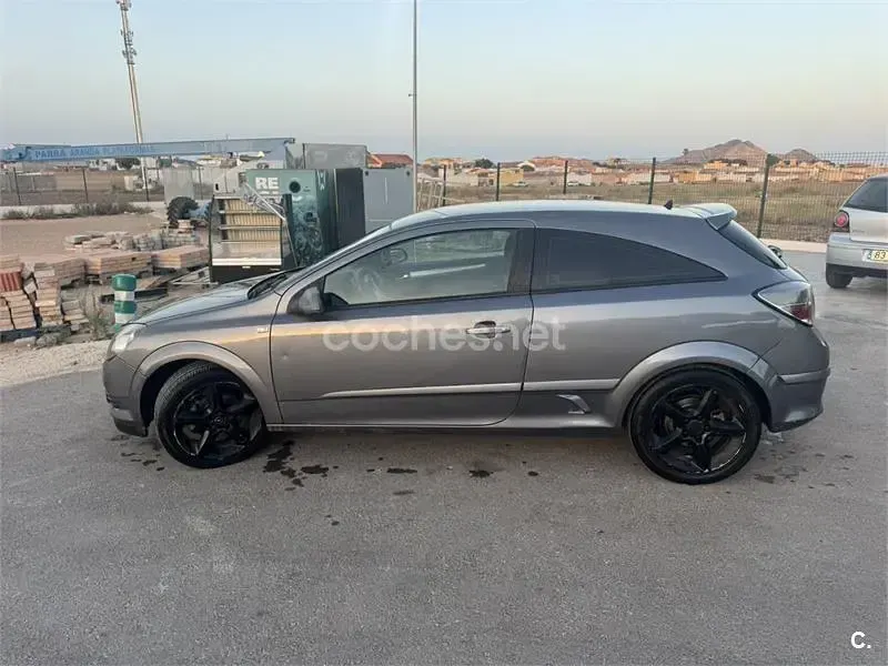 Usado Opel Astra GTC Enjoy 100 CV (73 kW) 2007 Gris / plata Berlina
