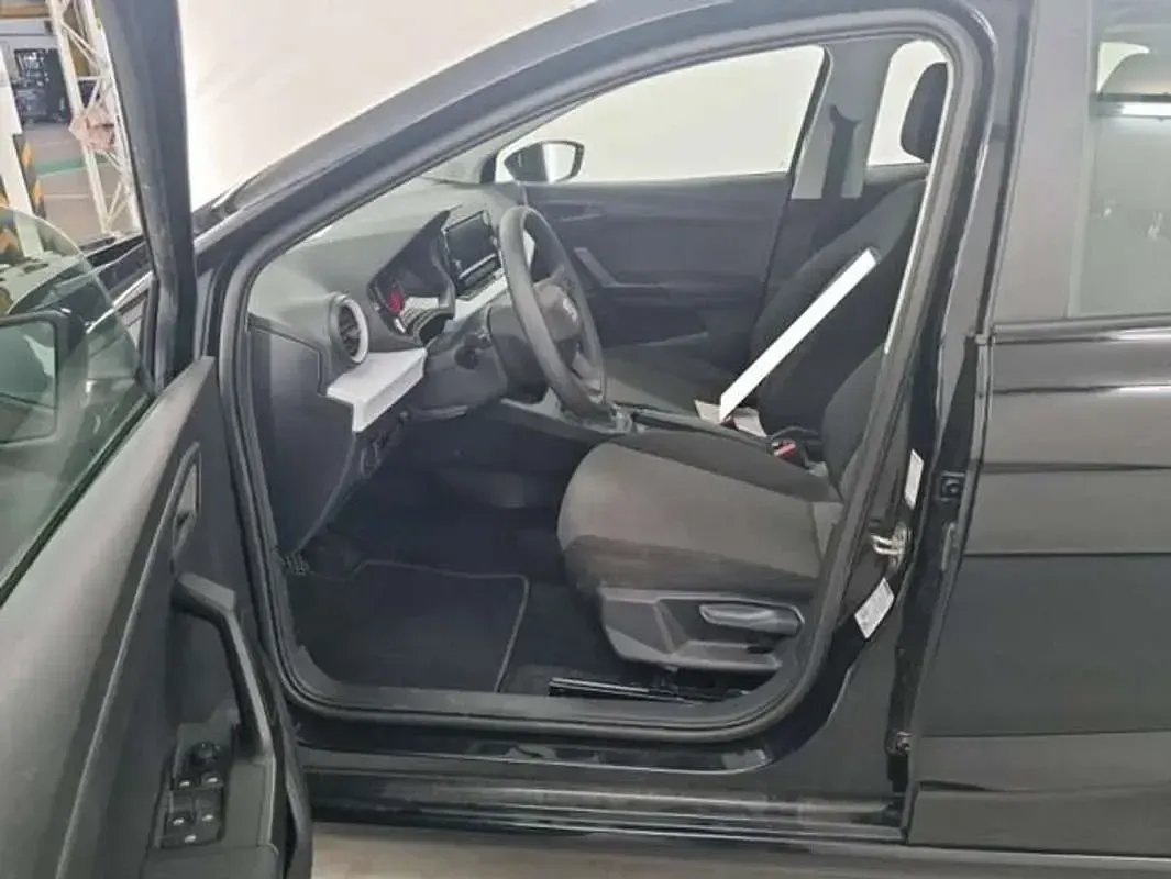 Usado Seat Ibiza Reference 80 CV (58 kW) 2022 Negro Utilitario