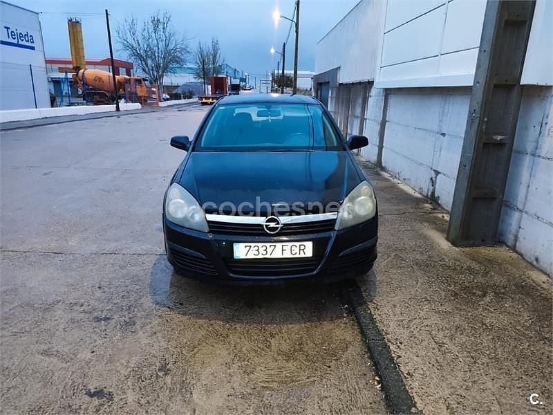 Usado Opel Astra Cosmo 100 CV (73 kW) 2006 Negro Berlina