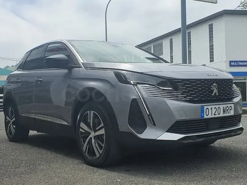 Usado Peugeot 3008 Allure 180 CV (132 kW) 2024 Gris / plata SUV