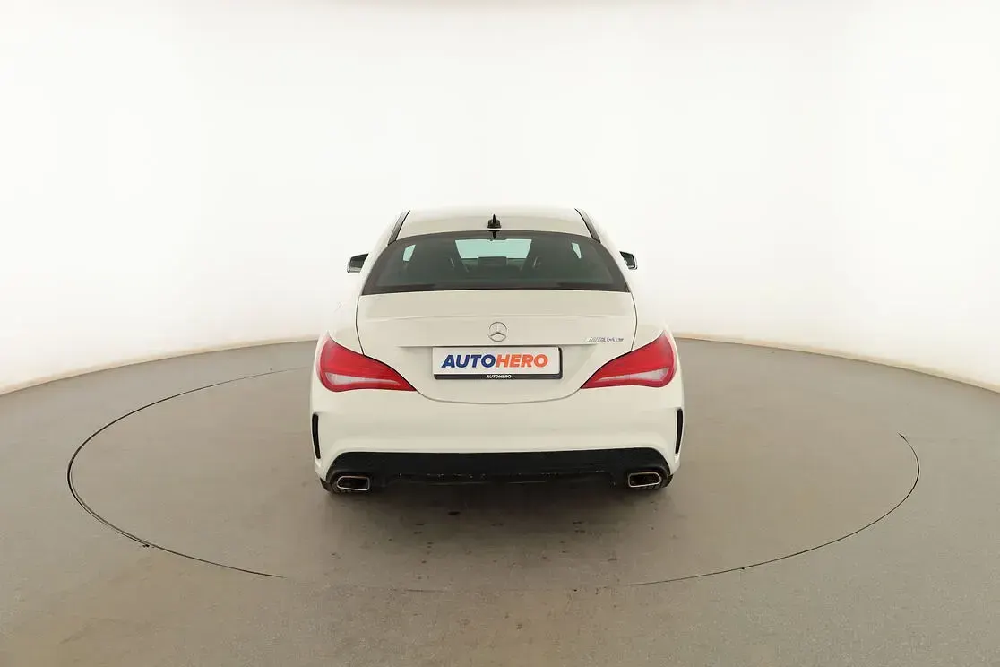 Usado Mercedes CLA200 AMG line 155 CV (114 kW) 2015 Blanco Coupe