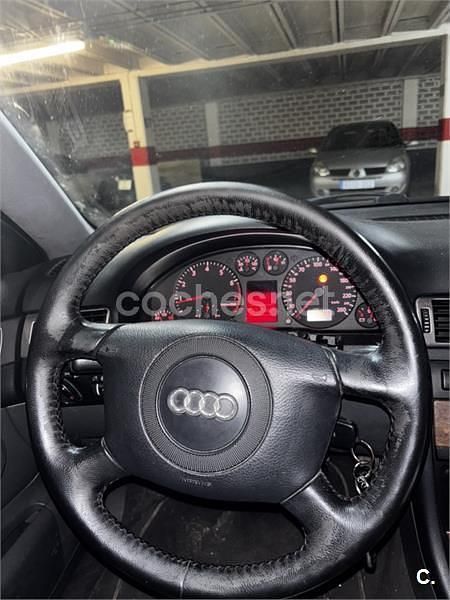 Usado Audi A6 193 CV (141 kW) 1999 Azul Familiar
