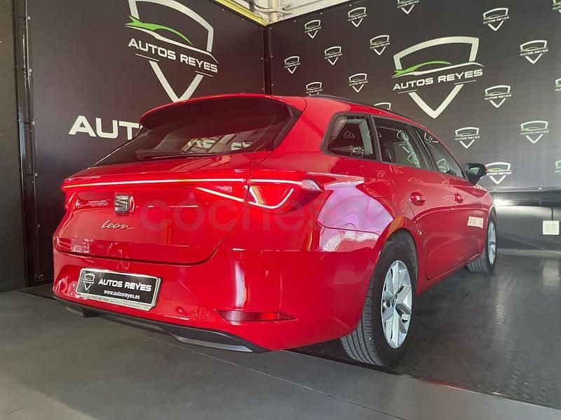 Usado Seat Leon Style 115 CV (84 kW) 2022 Rojo Berlina