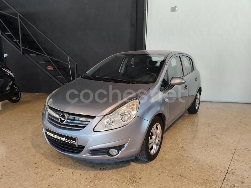 Gris / plata Usado 2010 Opel Corsa Cosmo Berlina | 5000 € (Precio justo) - Imagen 1/1