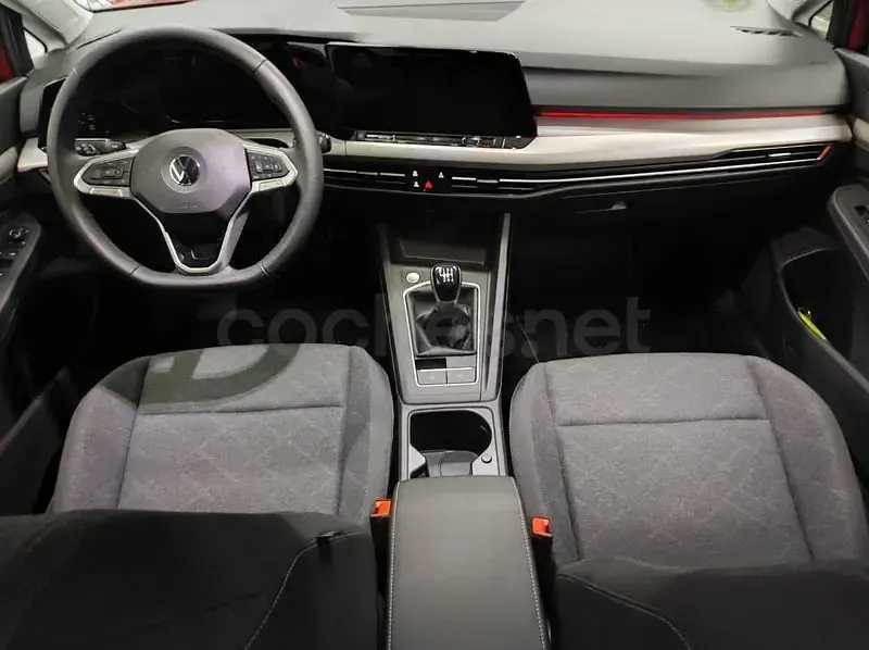 Usado VW Golf VIII Life 110 CV (80 kW) 2024 Rojo Berlina