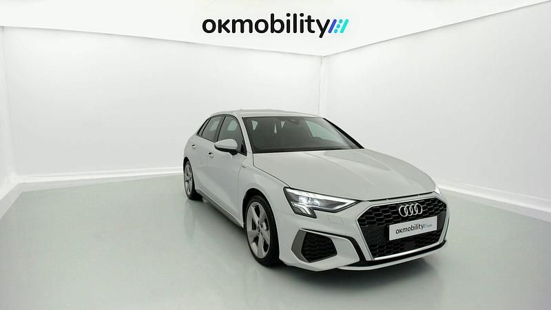 Usado Audi A3 Sportback e-tron S-Line 150 CV (110 kW) 2024 Gletscherweiß met. Utilitario