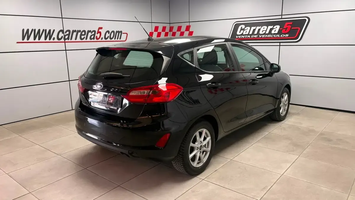Usado Ford Fiesta Trend+ 85 CV (62 kW) 2018 Negro Utilitario