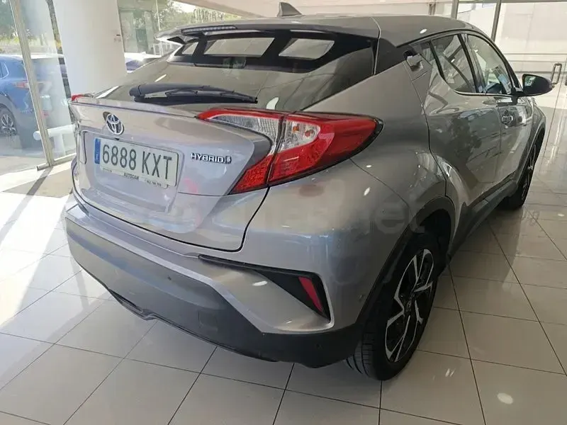 Usado Toyota C-HR Advance 122 CV (89 kW) 2019 Gris / plata SUV