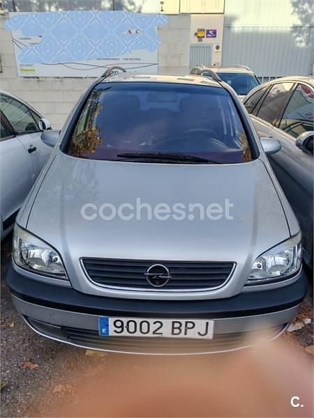 Usado Opel Zafira Elegance 100 CV (73 kW) 2001 Gris / plata Monovolumen