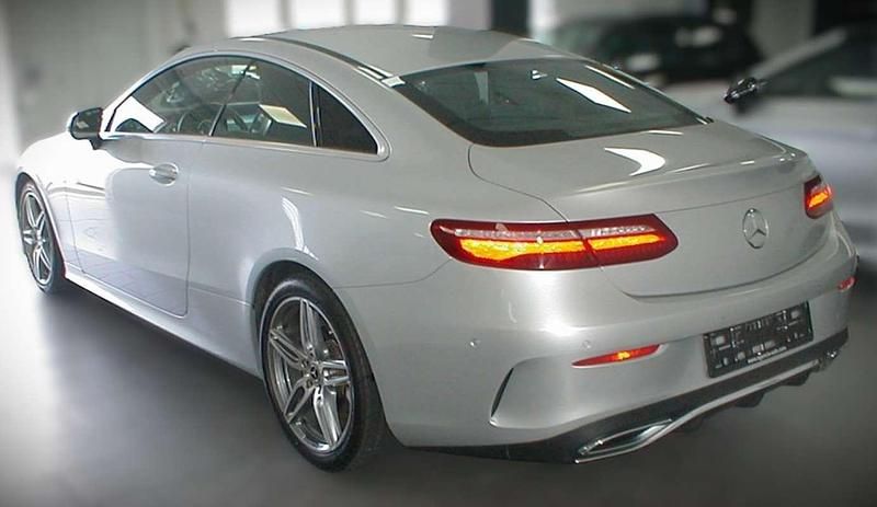 Usado Mercedes E220 AMG 194 CV (142 kW) 2018 Plateado Coupe