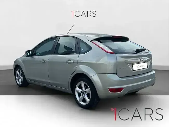Begagnad Ford Focus Trend 90 HK (66 kW) 2009 Grå Sedan