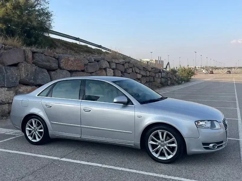 Usado Audi A4 S-Line 130 CV (95 kW) 2005 Gris / plata Berlina
