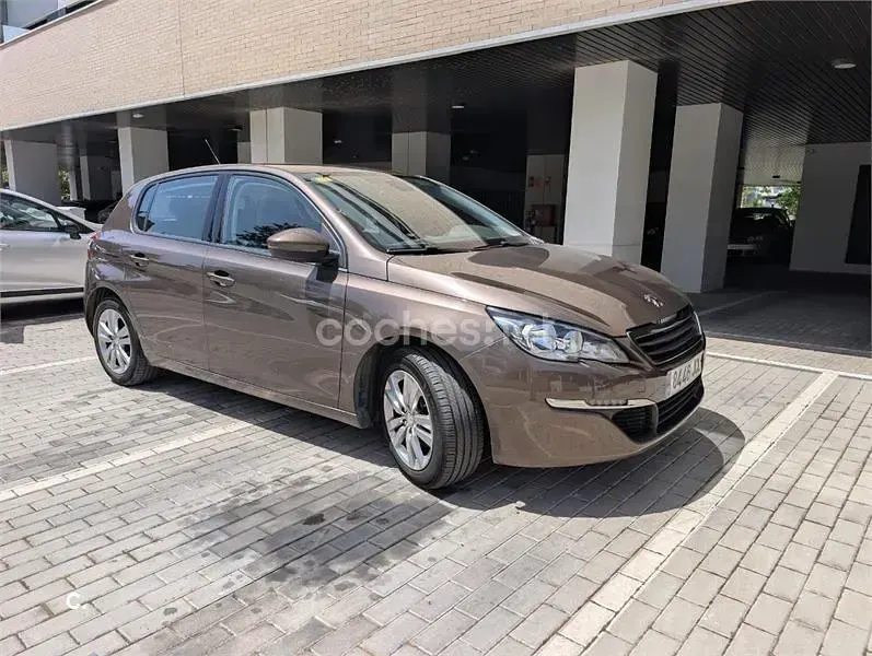 Usado Peugeot 308 Style 130 CV (95 kW) 2015 Marrón Berlina