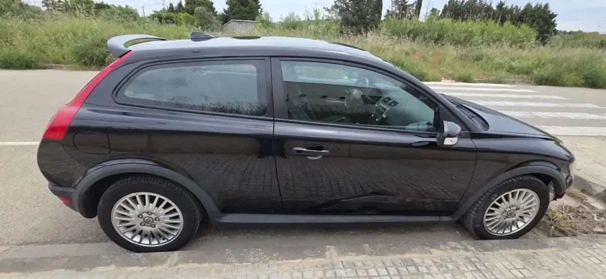 Usado Volvo C30 109 CV (80 kW) 2009 Negro Utilitario