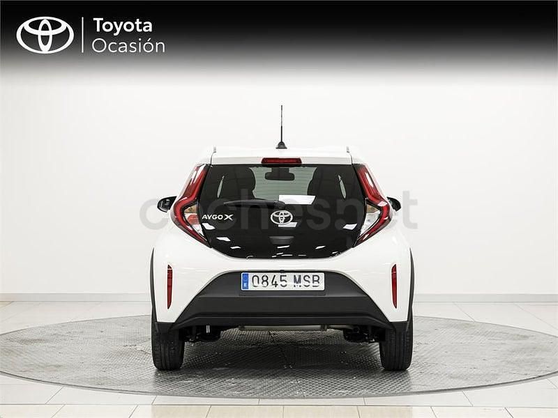 Usado Toyota Aygo X Play 72 CV (52 kW) 2024 Blanco SUV