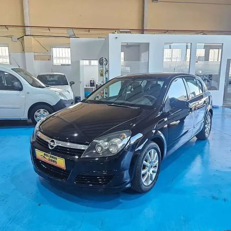 Usado Opel Astra Essentia 90 CV (66 kW) 2006 Negro Utilitario