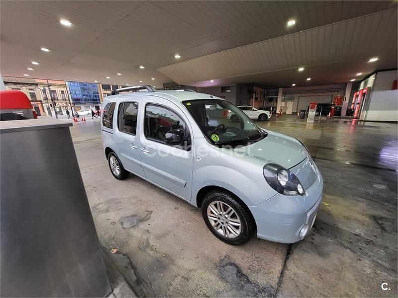 Usado Renault Kangoo Dynamique 90 CV (66 kW) 2013 Gris / plata Monovolumen