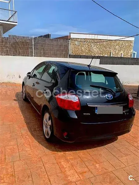 Usado Toyota Auris Hybrid Active 135 CV (99 kW) 2011 Negro Berlina