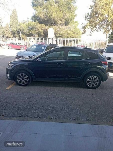 Usado Kia Stonic 100 CV (73 kW) 2021 Negro SUV